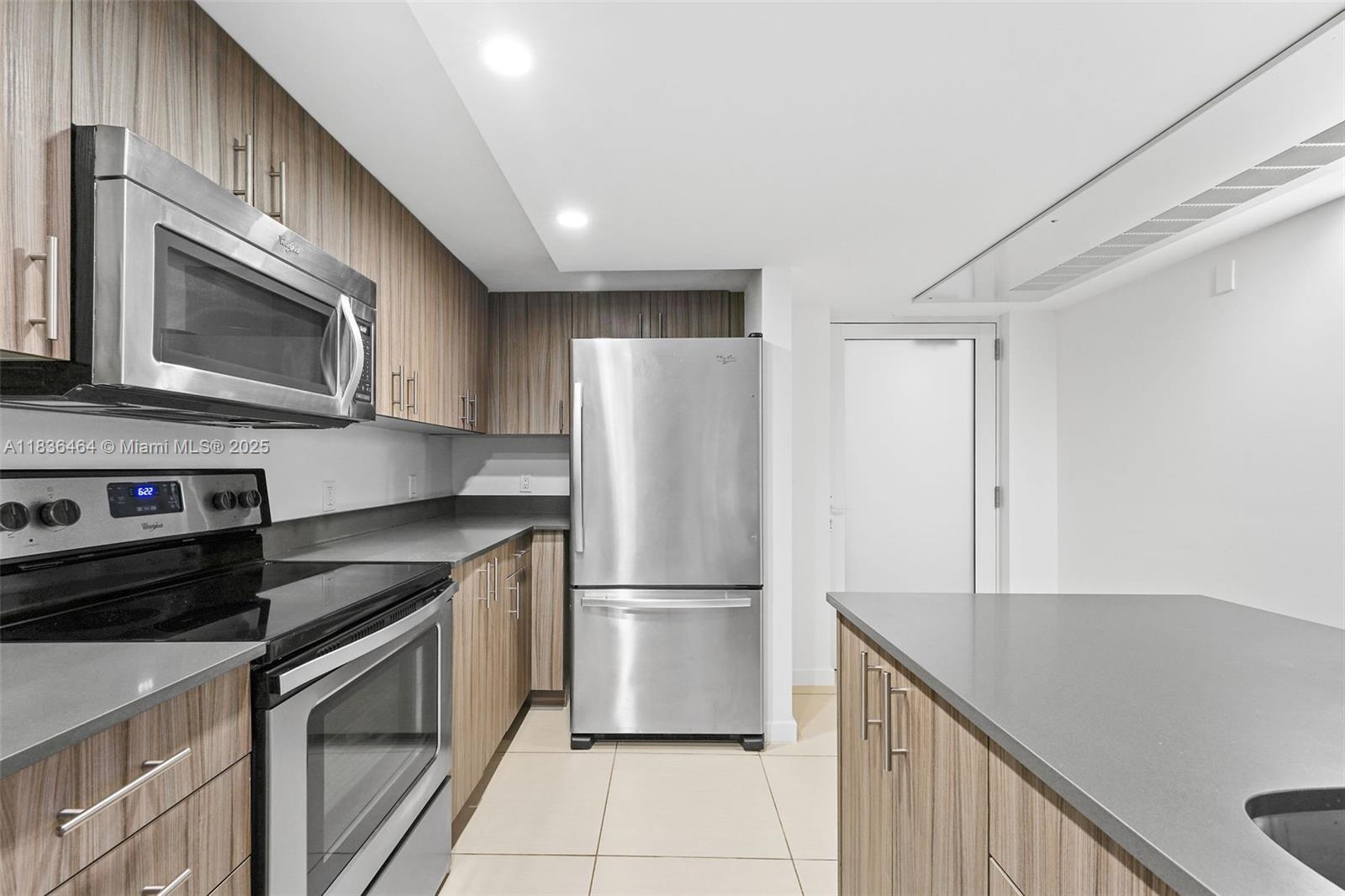 910 West Ave 0438