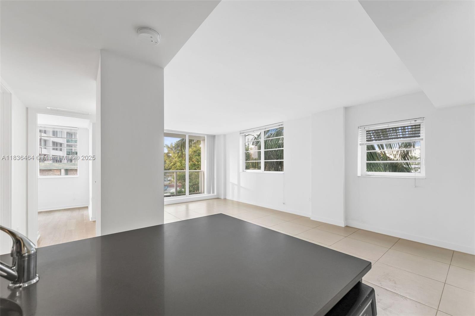 910 West Ave 0438