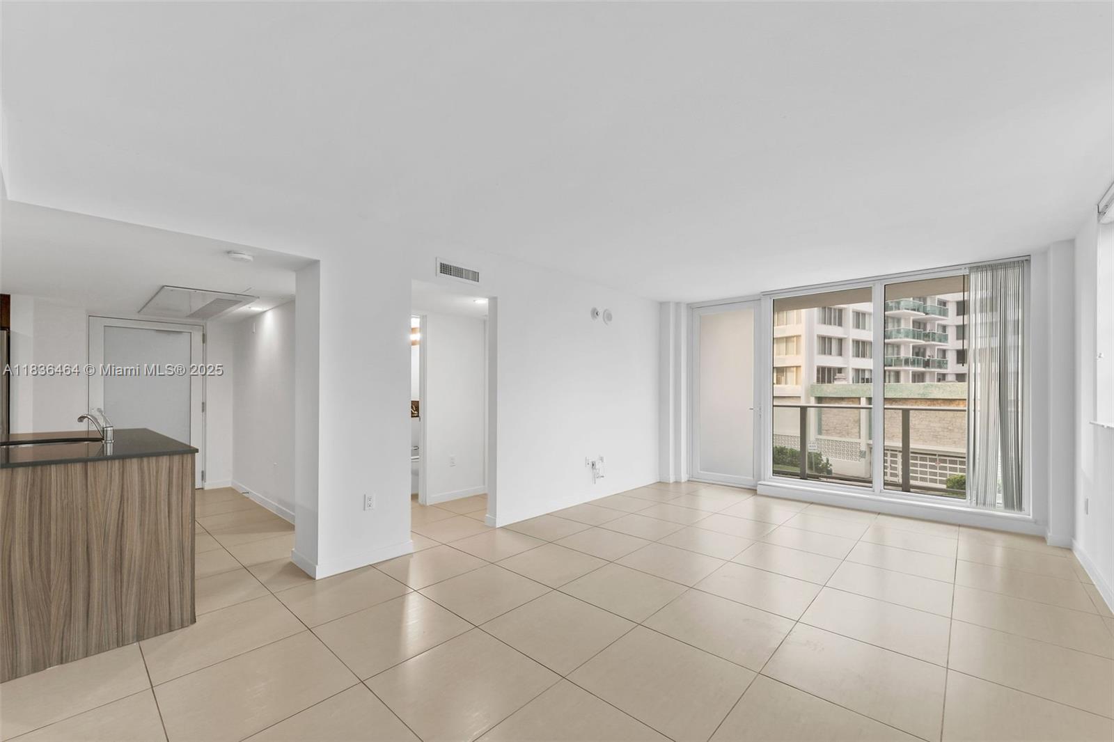 910 West Ave 0438