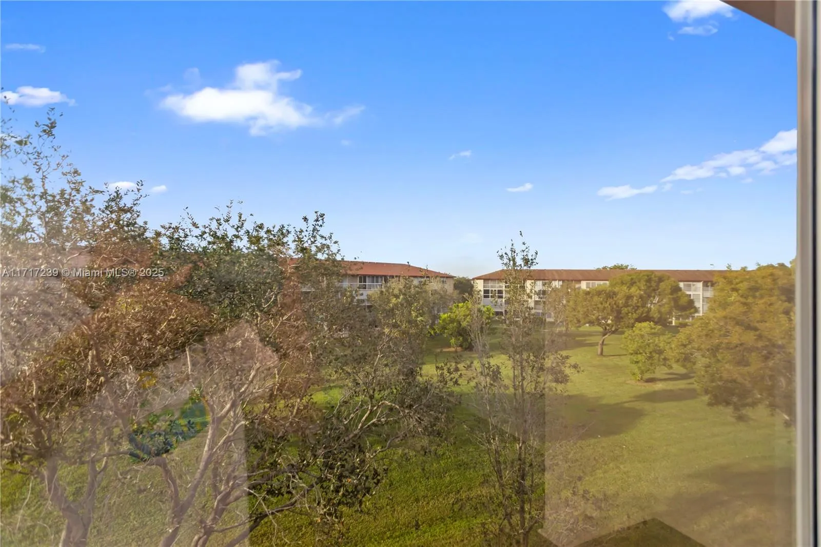 Pembroke Pines, Florida 33027, United States, 2 Bedrooms Bedrooms, ,2 BathroomsBathrooms,Residential,Active,22122