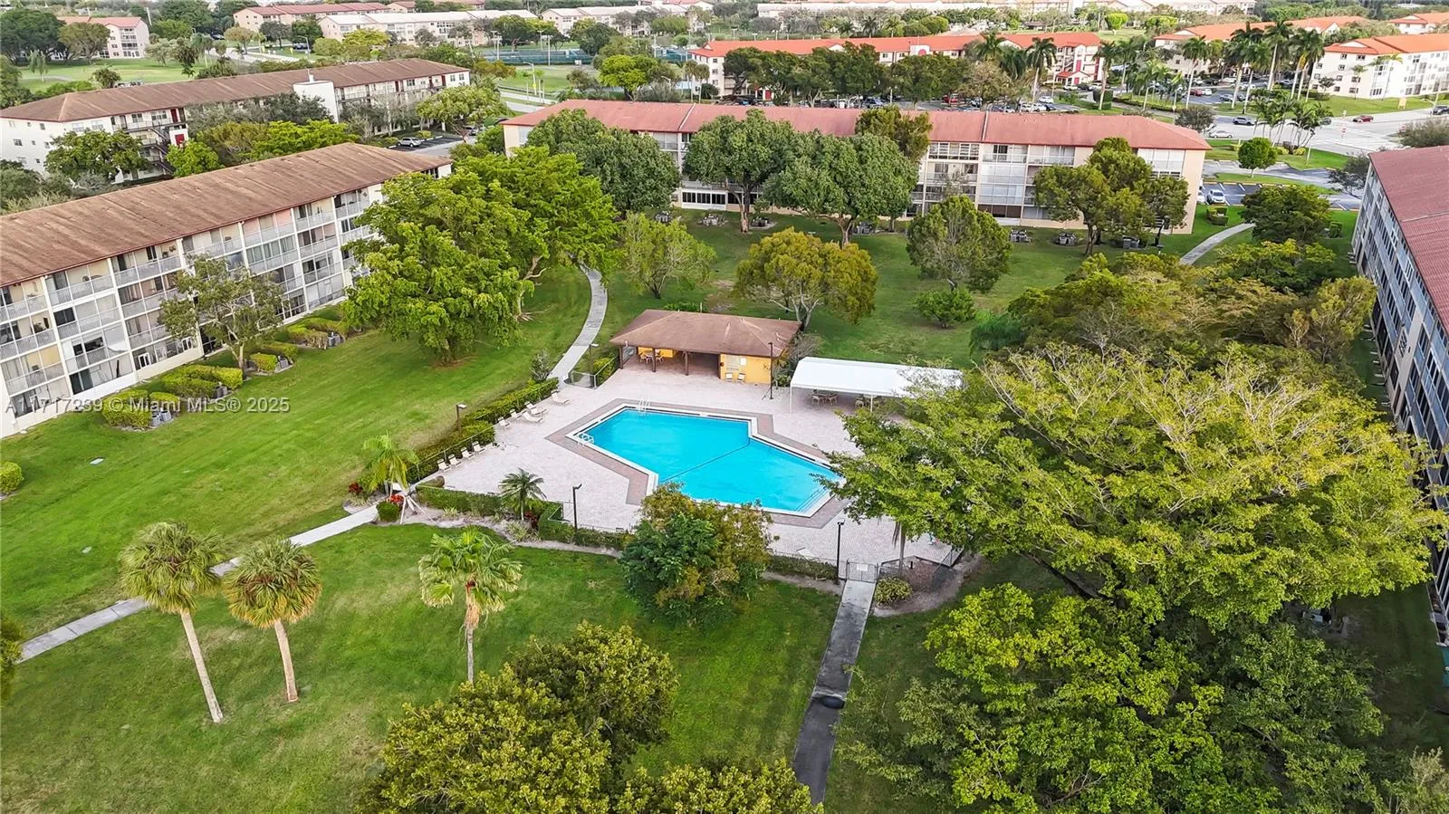 Pembroke Pines, Florida 33027, United States, 2 Bedrooms Bedrooms, ,2 BathroomsBathrooms,Residential,Active,22122