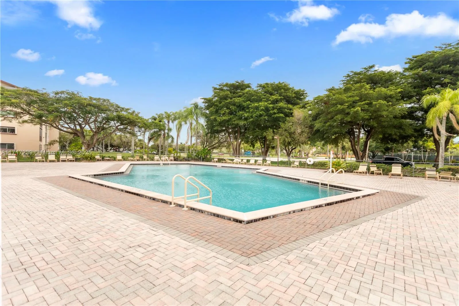 Pembroke Pines, Florida 33027, United States, 2 Bedrooms Bedrooms, ,2 BathroomsBathrooms,Residential,Active,22122