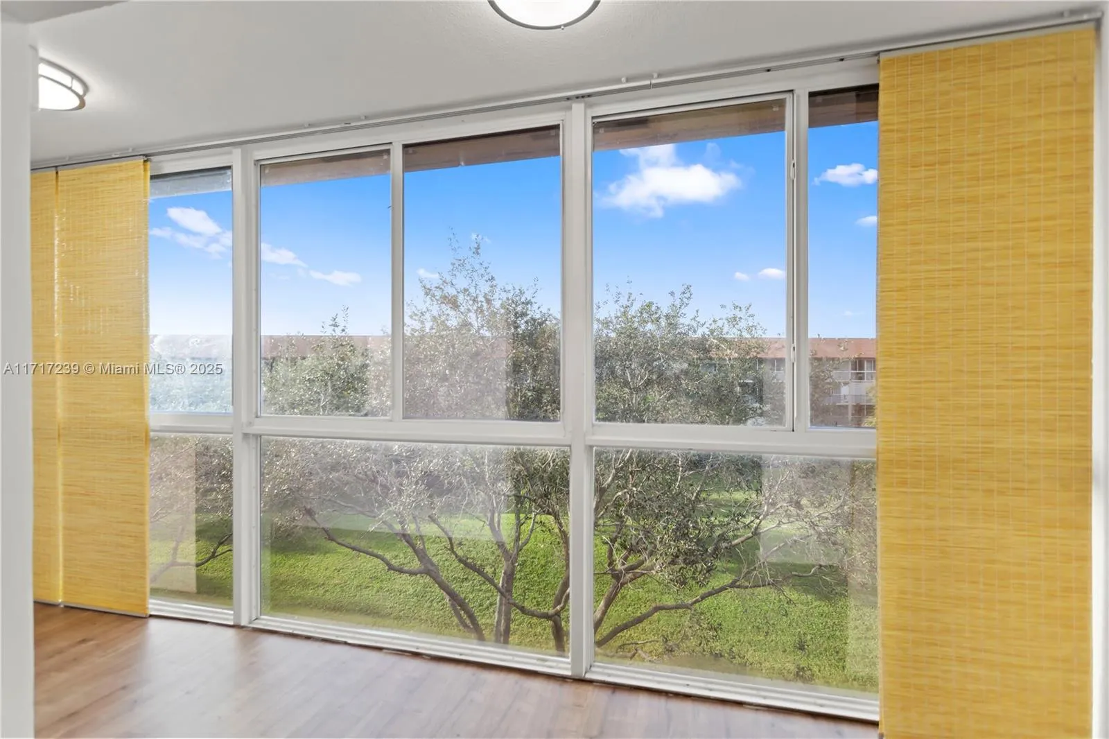 Pembroke Pines, Florida 33027, United States, 2 Bedrooms Bedrooms, ,2 BathroomsBathrooms,Residential,Active,22122