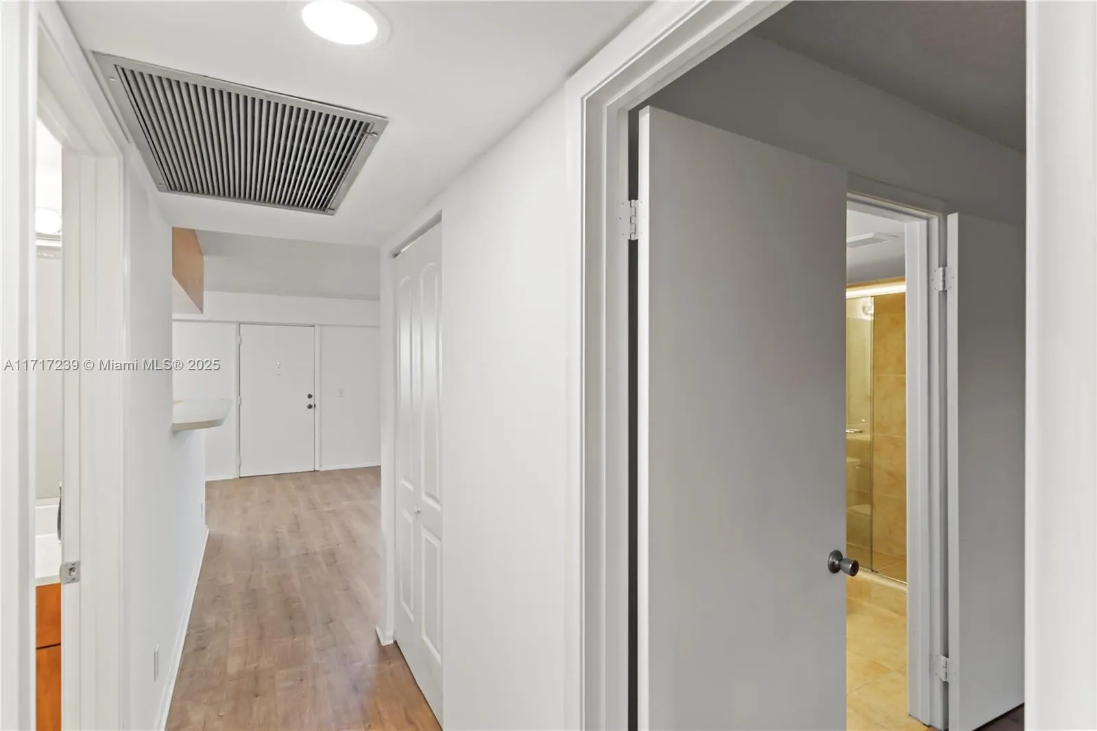 Pembroke Pines, Florida 33027, United States, 2 Bedrooms Bedrooms, ,2 BathroomsBathrooms,Residential,Active,22122