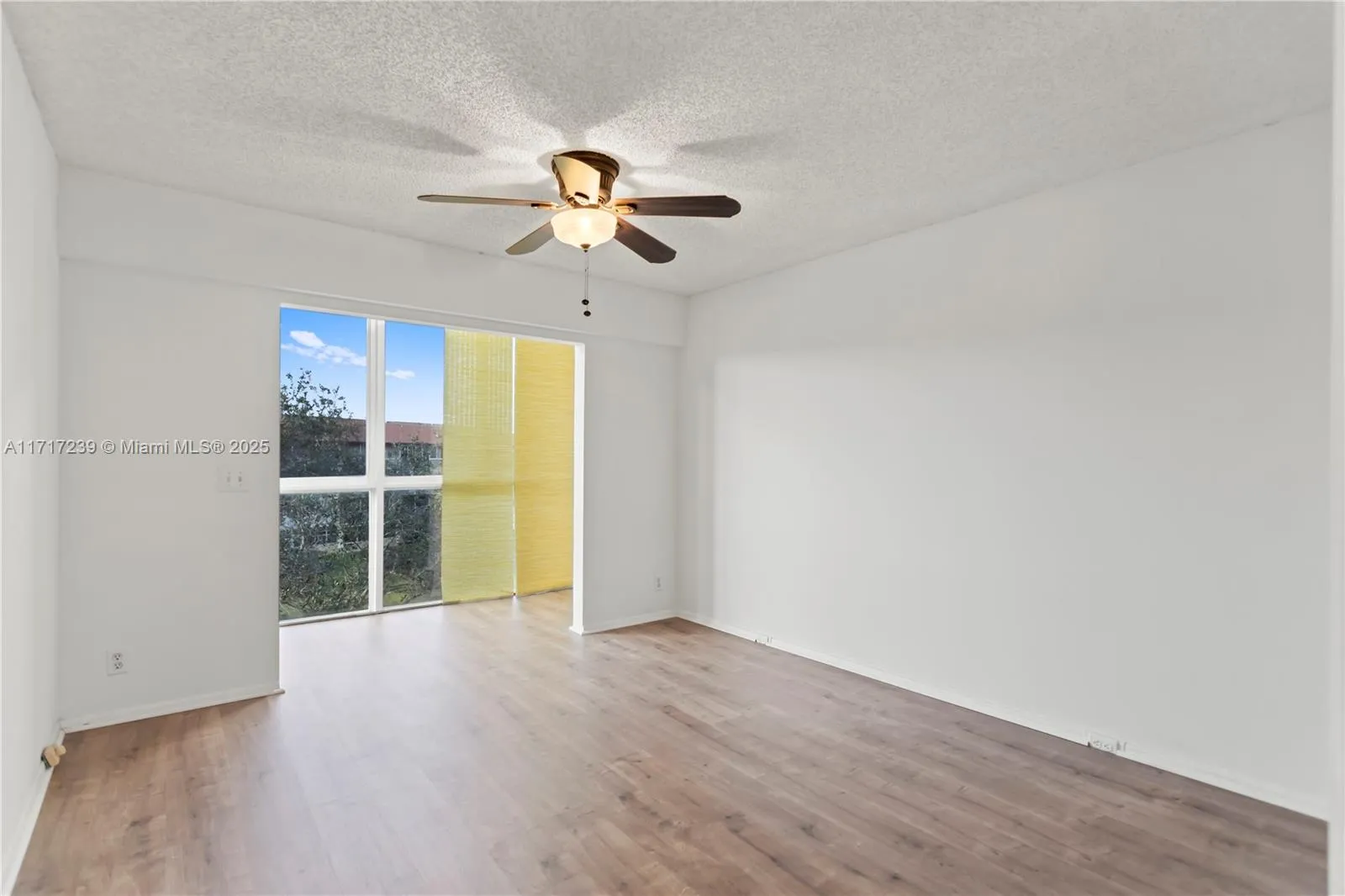 Pembroke Pines, Florida 33027, United States, 2 Bedrooms Bedrooms, ,2 BathroomsBathrooms,Residential,Active,22122