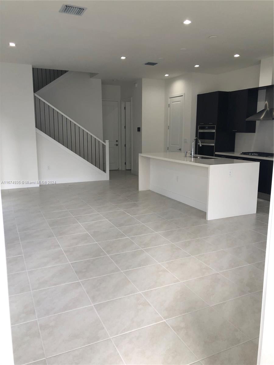 DOWNTOWN DORAL SOUTH PHAS - Residential