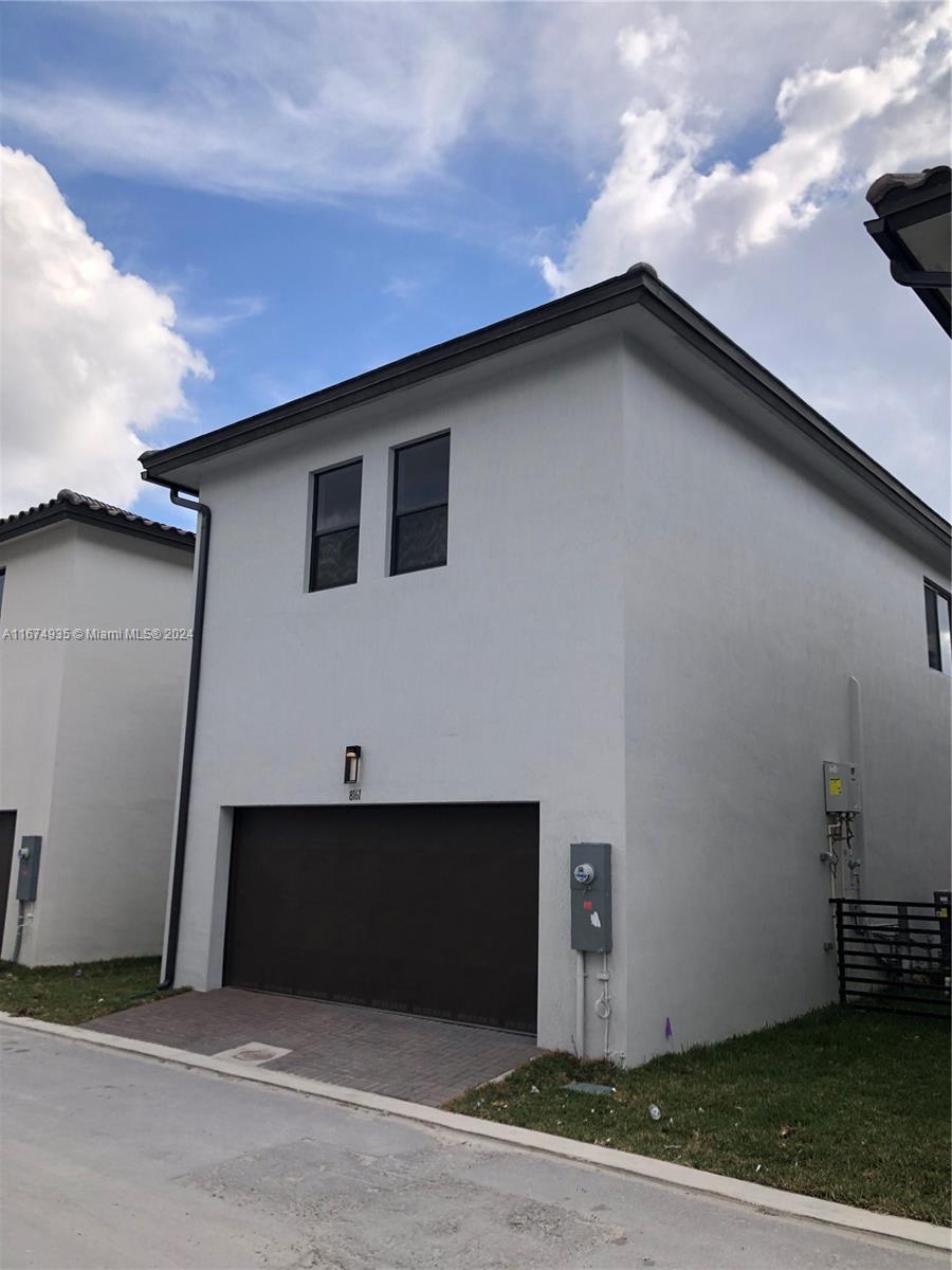 DOWNTOWN DORAL SOUTH PHAS - Residential
