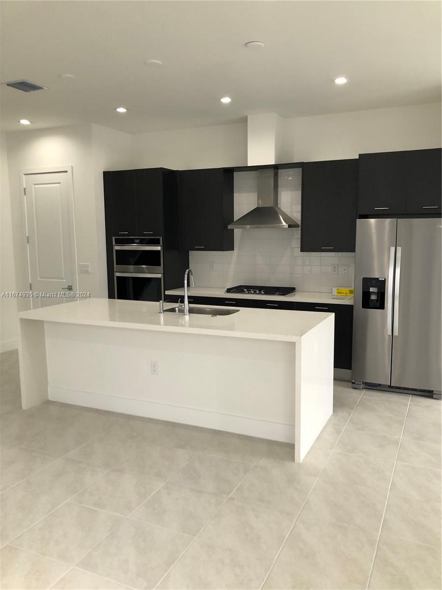 DOWNTOWN DORAL SOUTH PHAS - Residential