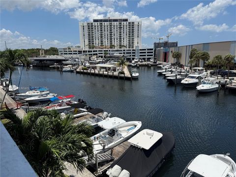 13155 Ixora Ct 311 North Miami FL 33181