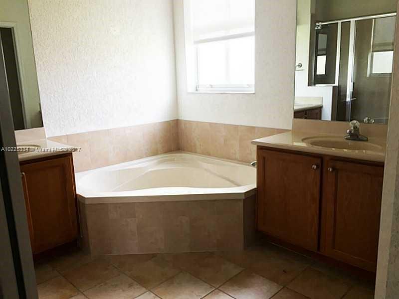 Islands At Doral Twnhms - Residential Lease