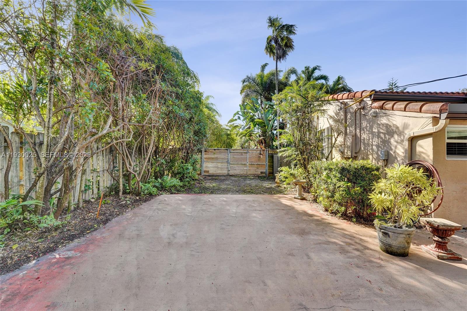 OAK RIDGE PARK AMEN PLAT - Residential Lease