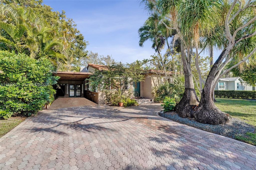 Photo of 2611 Roosevelt St, Hollywood, FL 33020 (MLS # A11930025)