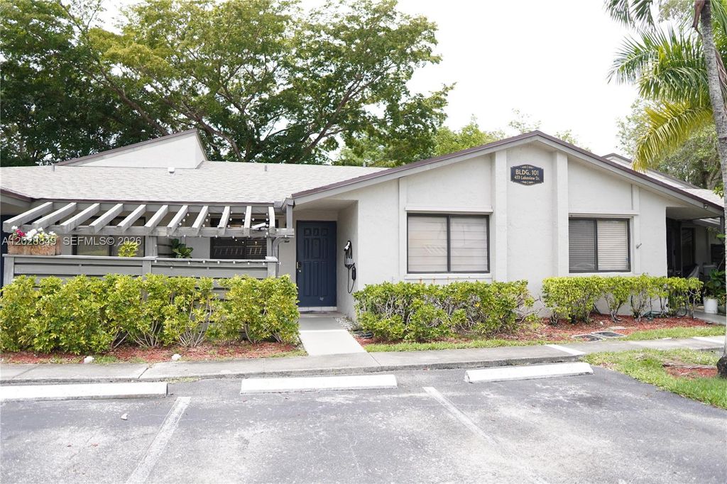 Photo of 453 Lakeview Dr #2, Weston, FL 33326 (MLS # A12028849)