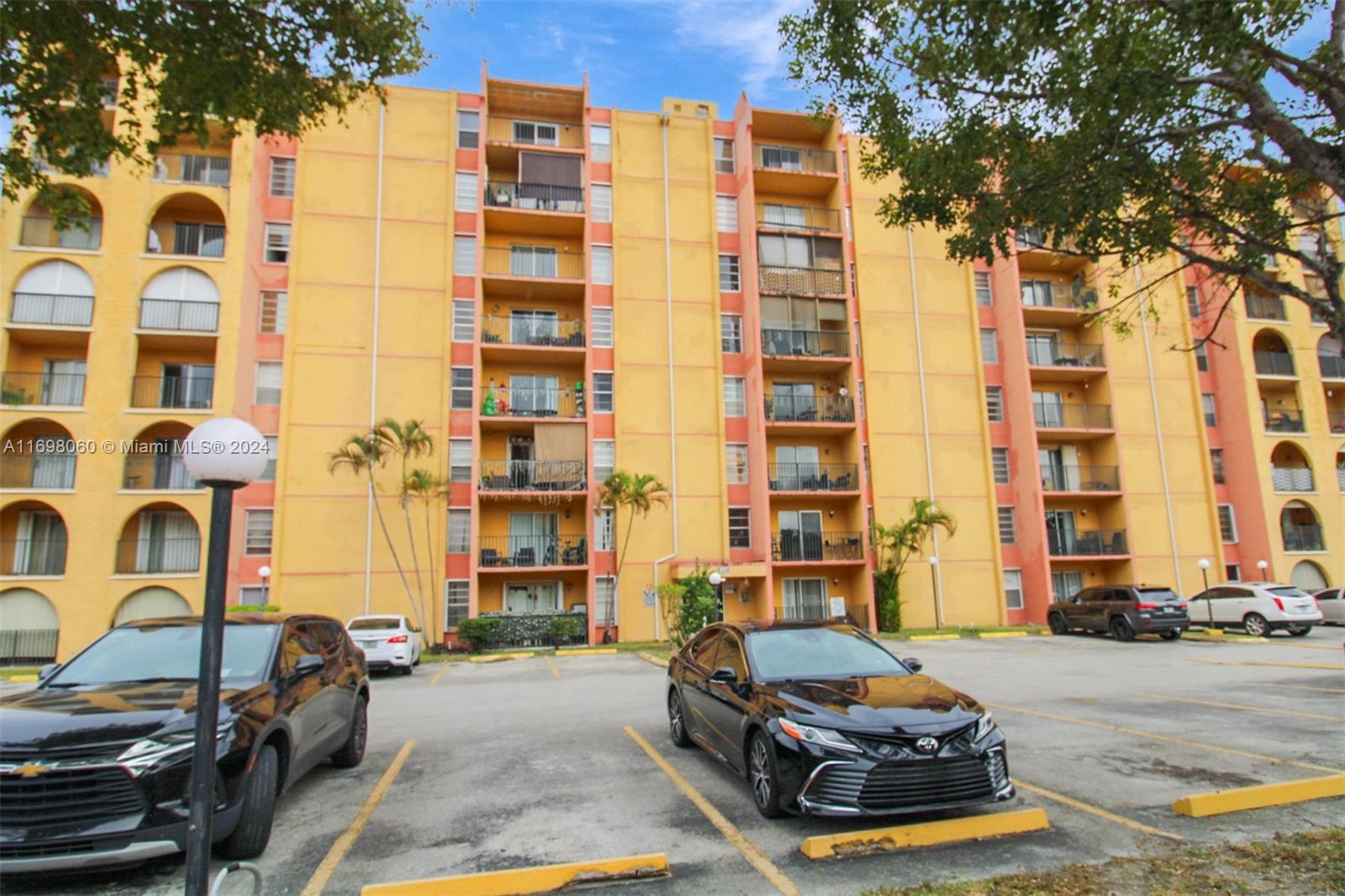 SUNSET VILLAS NO 3 CONDO - Residential