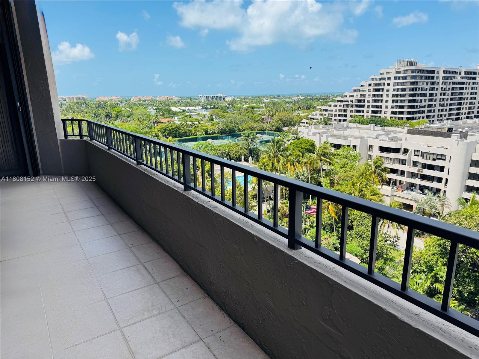 251 Crandon Blvd 904