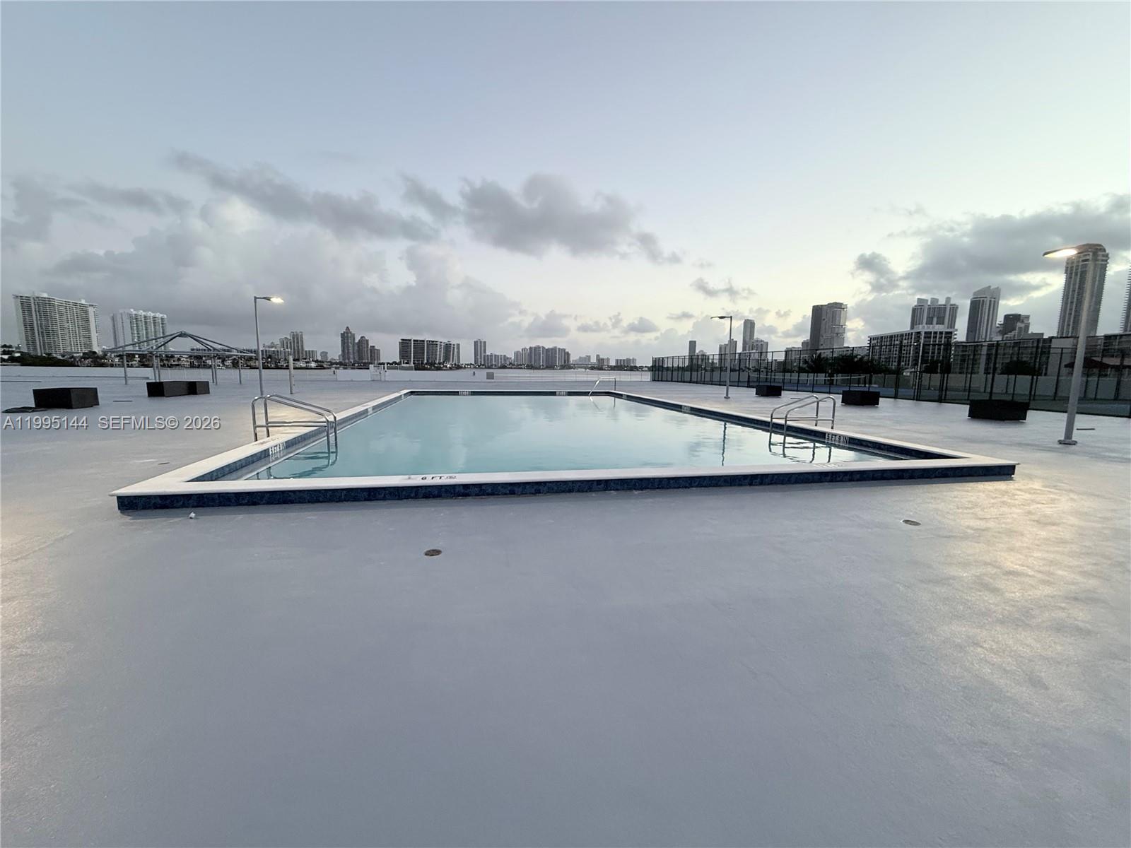 WINSTON TOWERS 500 CONDO - Residential