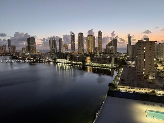 WINSTON TOWERS 500 CONDO - Residential