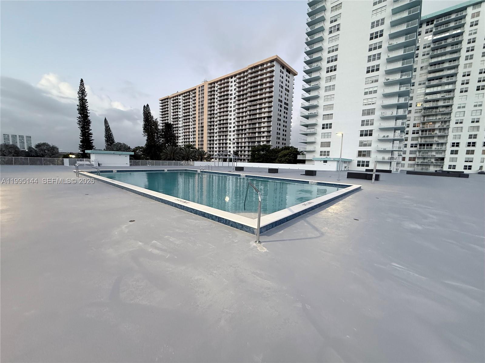 WINSTON TOWERS 500 CONDO - Residential