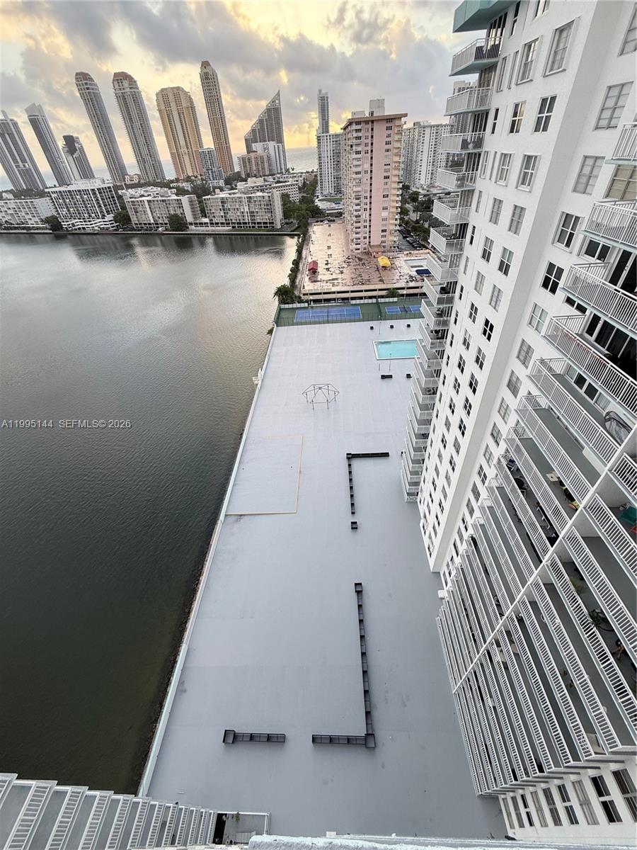 WINSTON TOWERS 500 CONDO - Residential