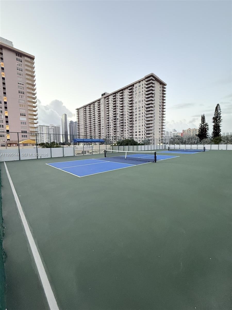 WINSTON TOWERS 500 CONDO - Residential