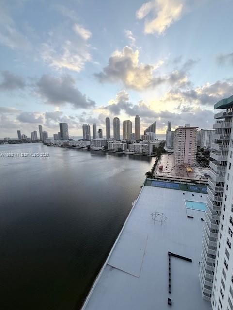 WINSTON TOWERS 500 CONDO - Residential