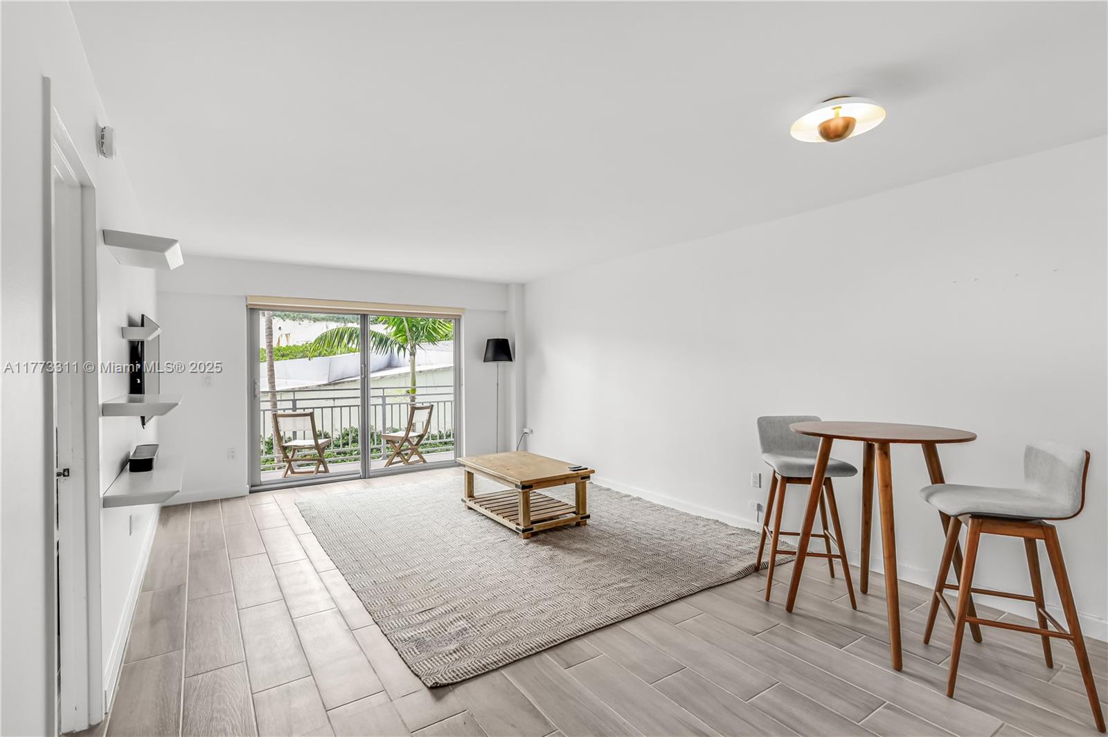 Property for Sale at 1025 Alton Rd 308, Miami Beach, Miami-Dade County, Florida - Bedrooms: 1 
Bathrooms: 2  - $299,000