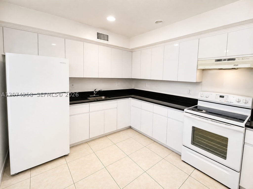Photo of 724 NE 4th St #3, Hallandale Beach, FL 33009 (MLS # A12074258)