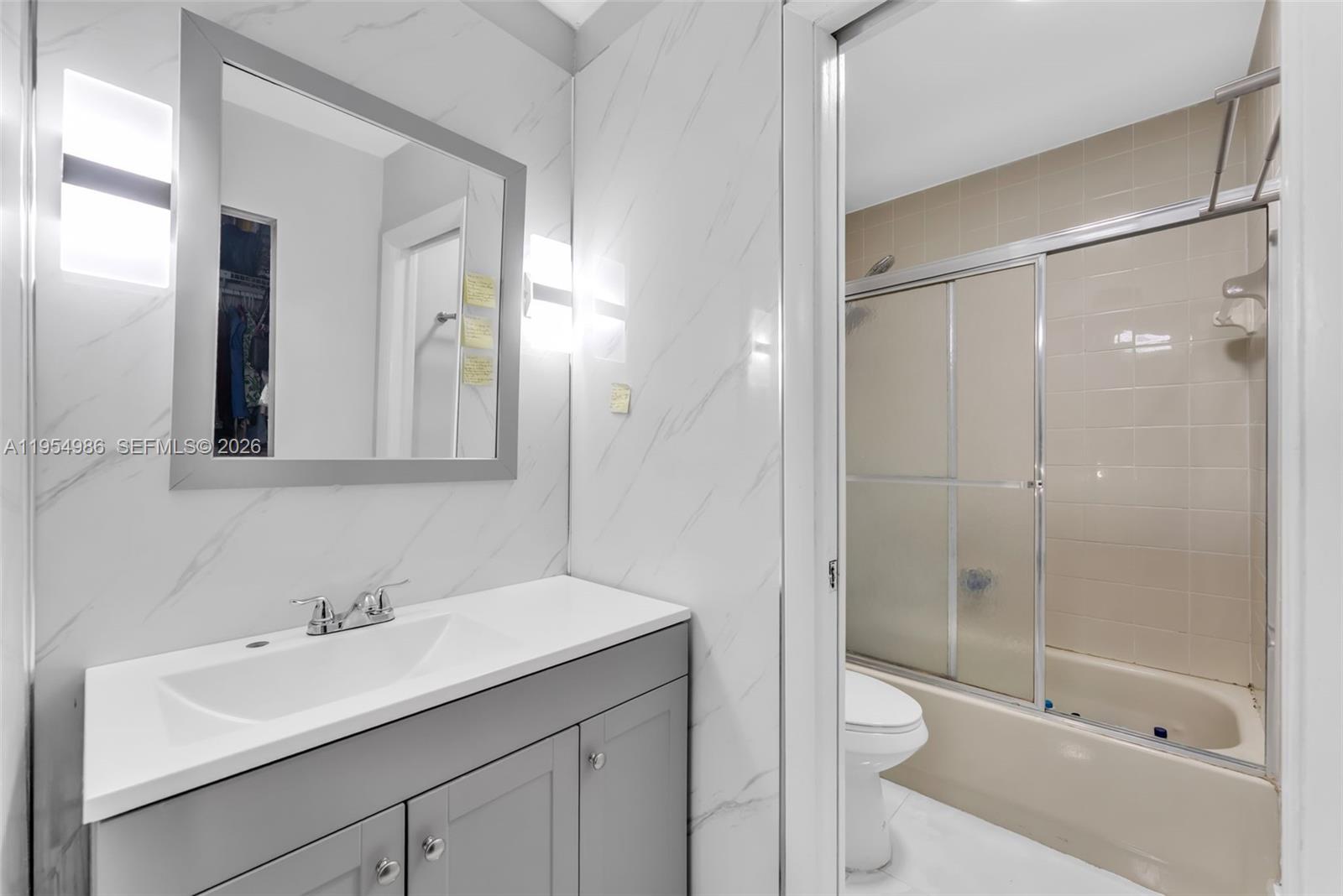 LAKE VILG AT INTL LAKE TH - Residential