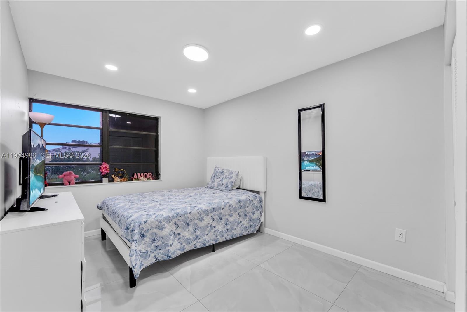 LAKE VILG AT INTL LAKE TH - Residential