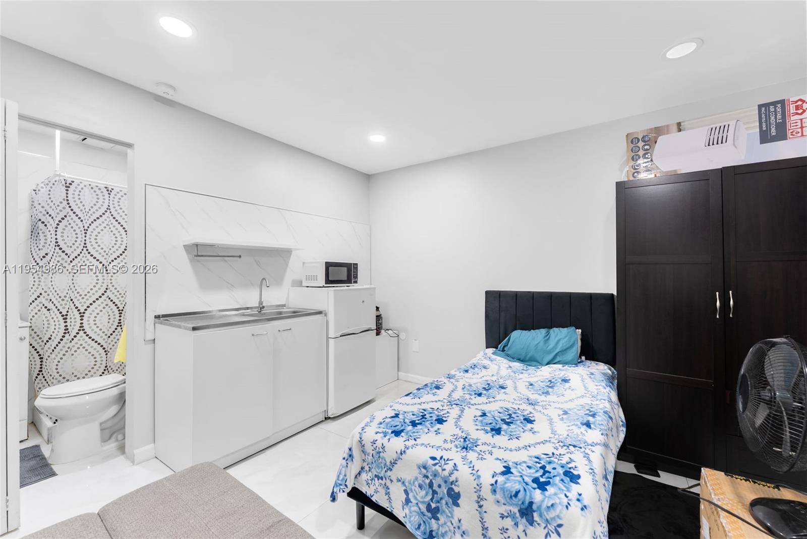 LAKE VILG AT INTL LAKE TH - Residential