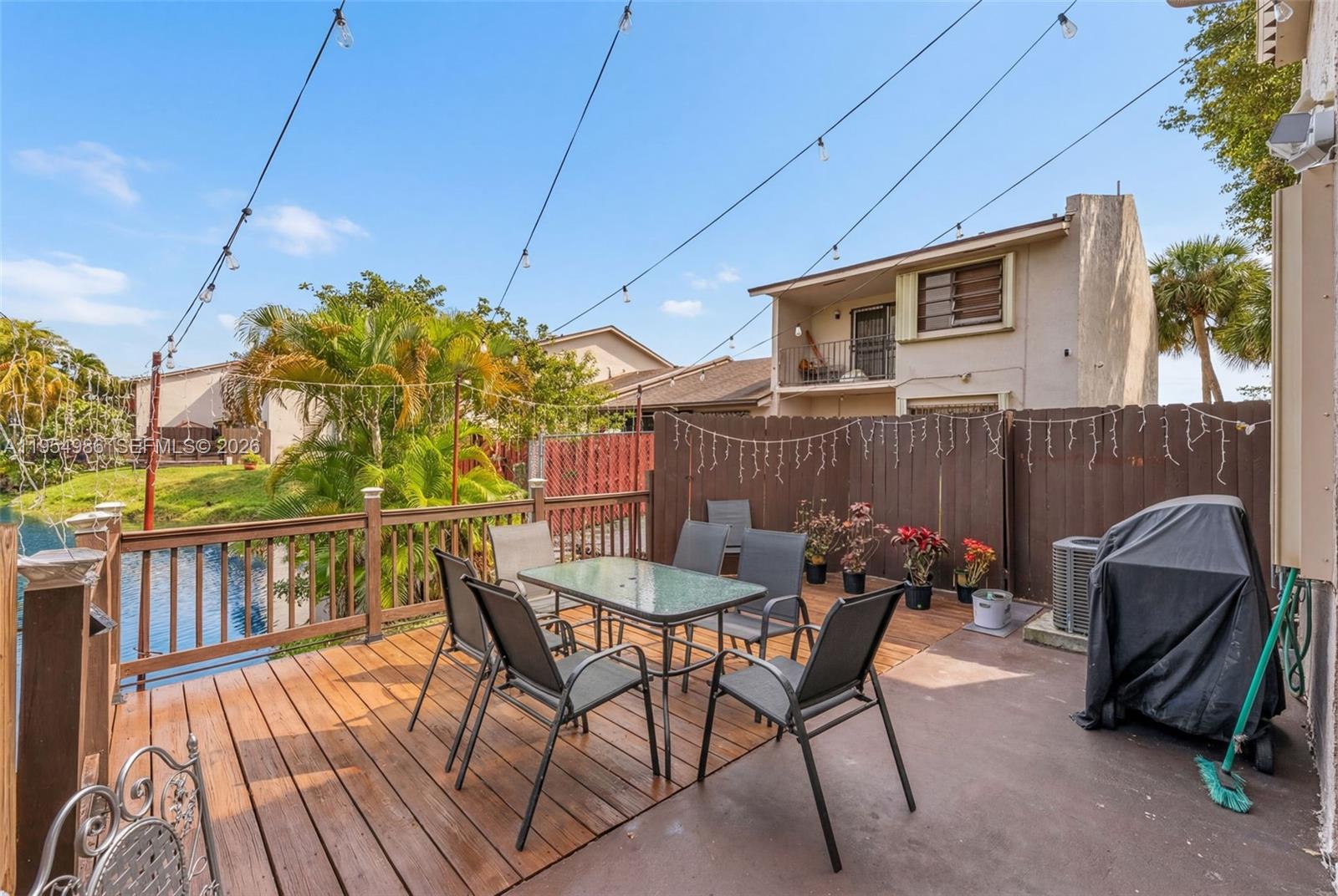 LAKE VILG AT INTL LAKE TH - Residential