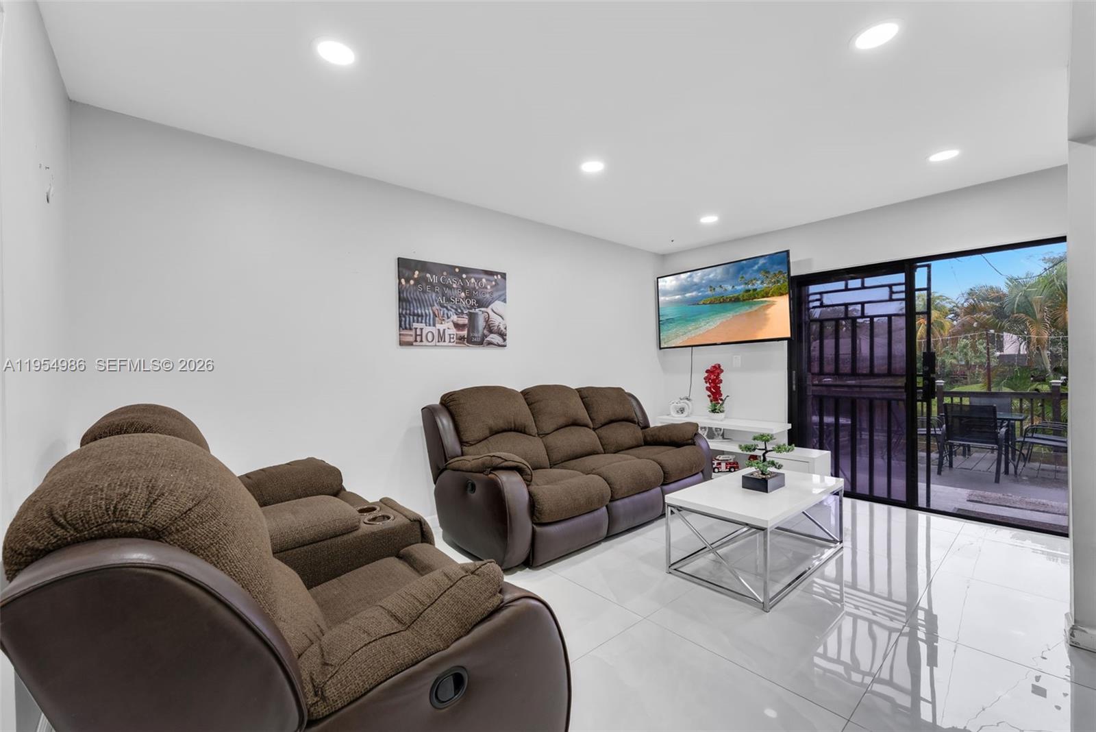 LAKE VILG AT INTL LAKE TH - Residential