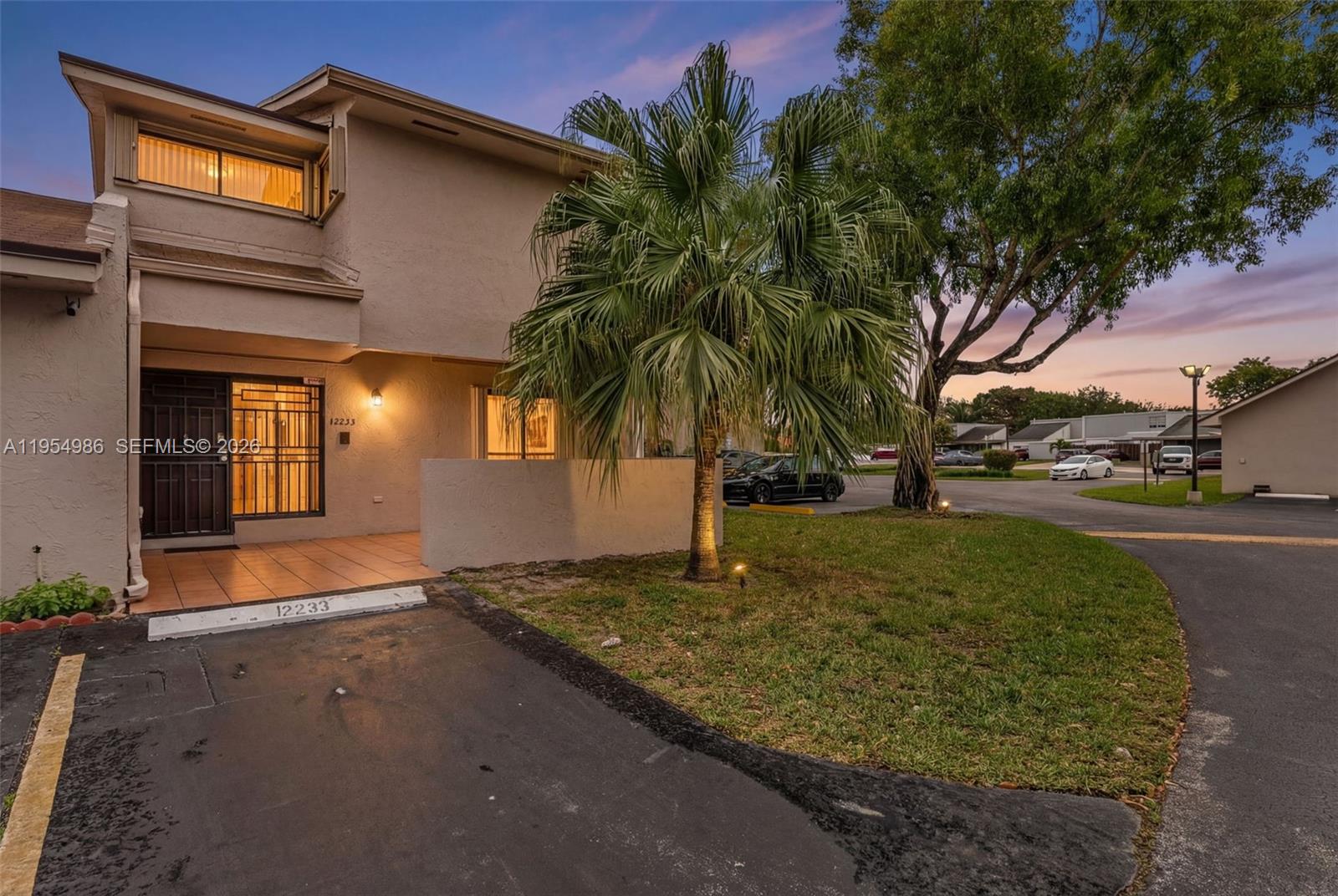 LAKE VILG AT INTL LAKE TH - Residential