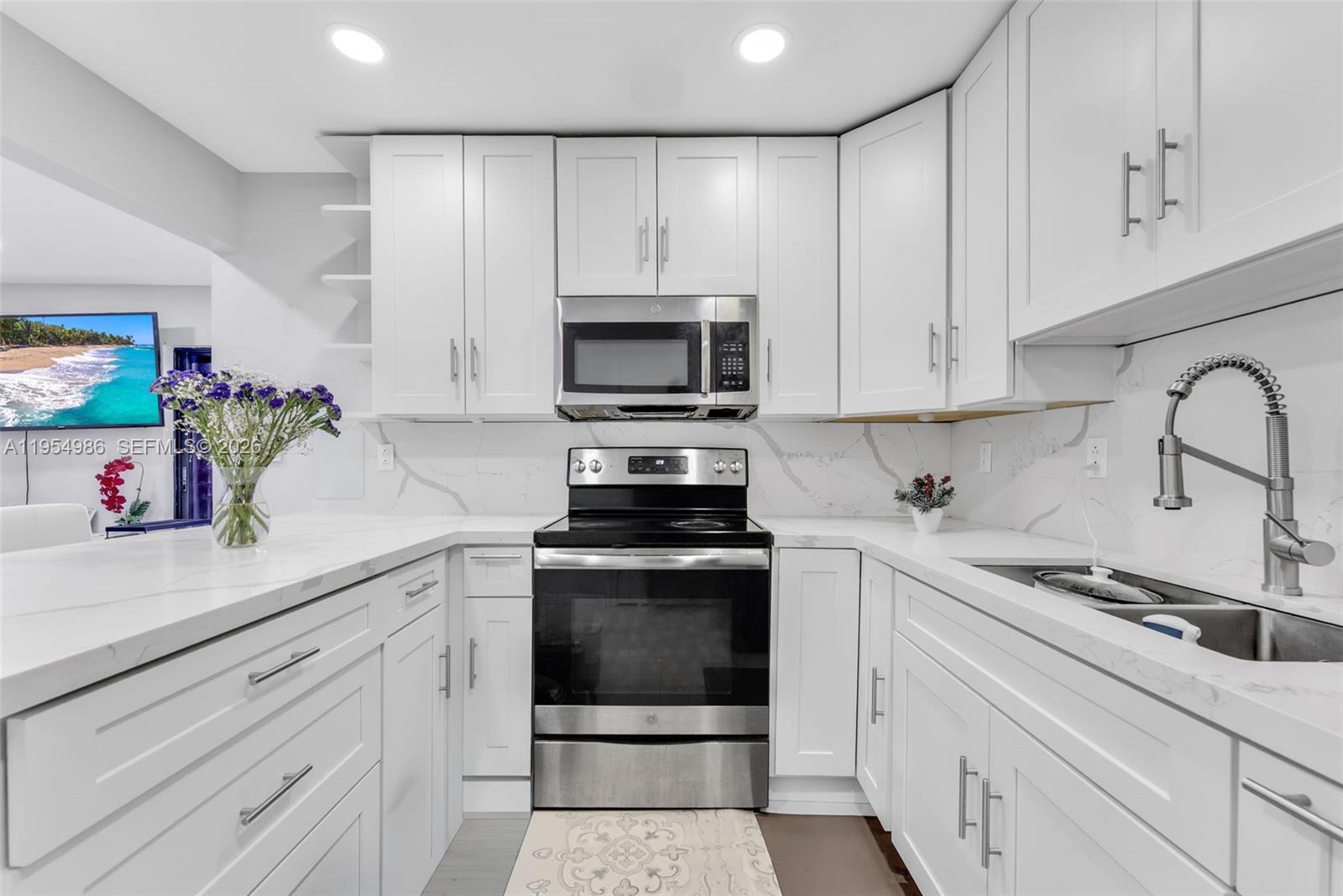 LAKE VILG AT INTL LAKE TH - Residential