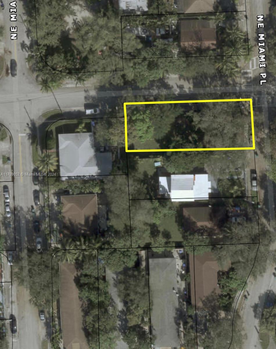 Large vacant corner lot. Zoning T30. This lot can be used for single-family or duplex.