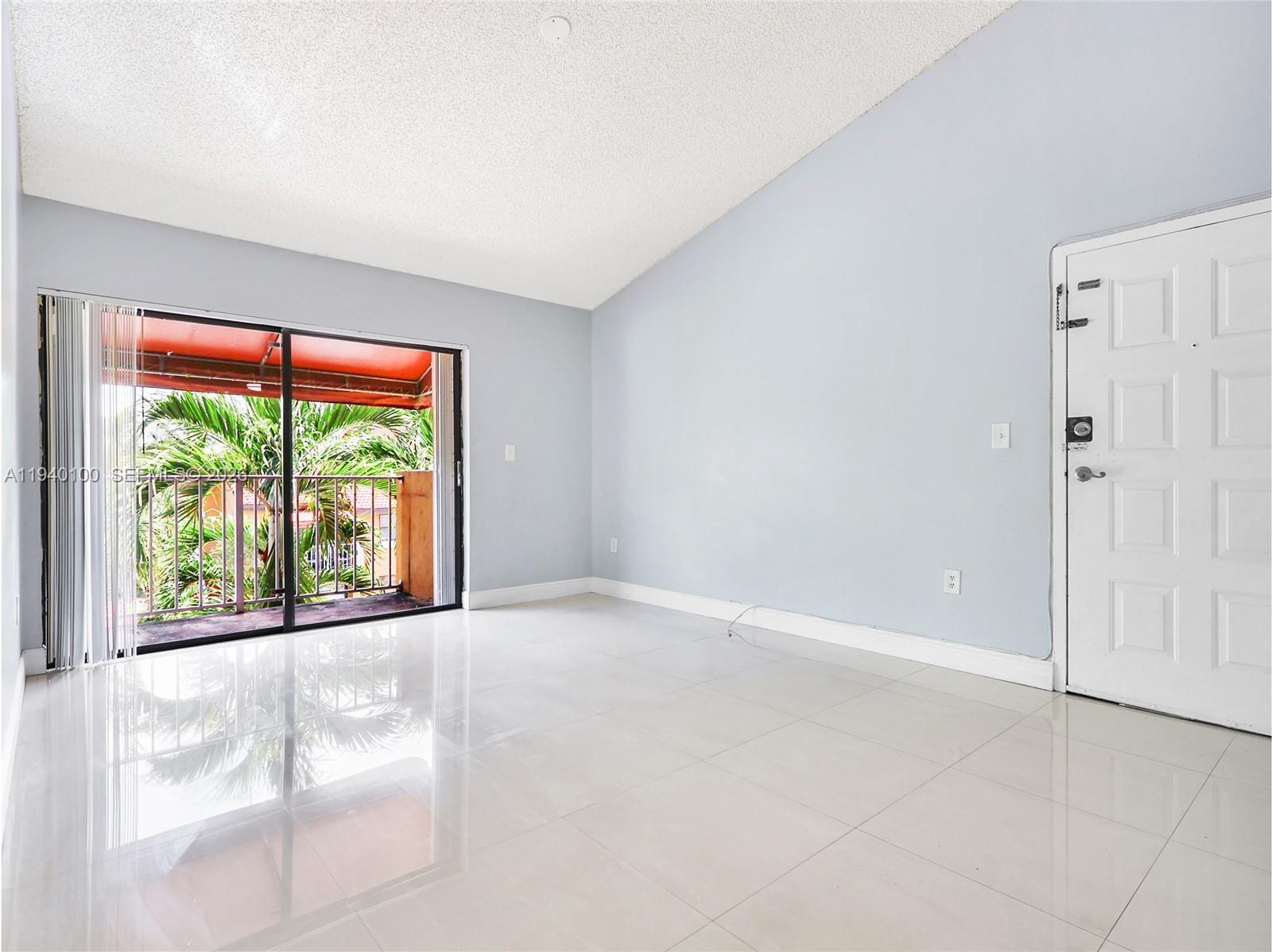 THE COURTS AT KENDALL CON - Residential Lease