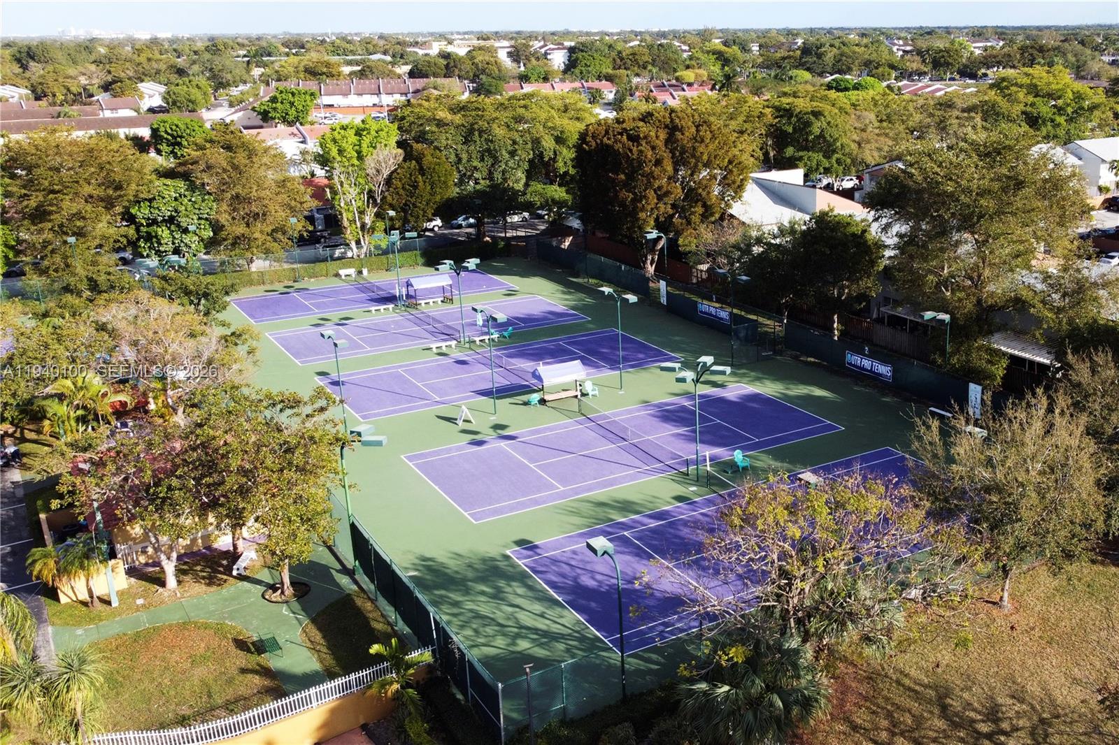 THE COURTS AT KENDALL CON - Residential Lease