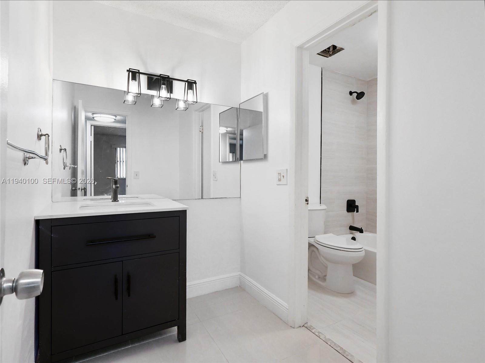 THE COURTS AT KENDALL CON - Residential Lease