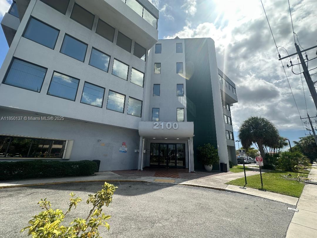 Hialeah -Professional Building with ample parking spaces for the staff and guests. Close to major roadways to access. Maintained building, this unit is in the third floor, unit is open and include unit # 313 if the buyer wants or just close a wall and enjoy for the 451 sf updated unit ready to be occupied. The building has 2 elevators, mailing area and bathrooms in each floor. Easy to show it and priced to sell!