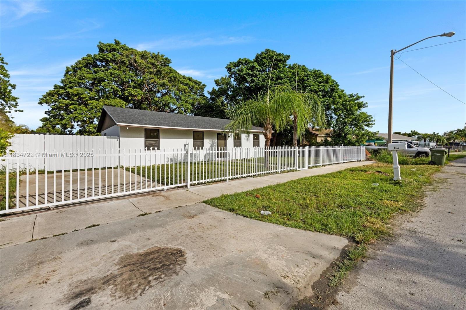 324 SW 16th Ter
