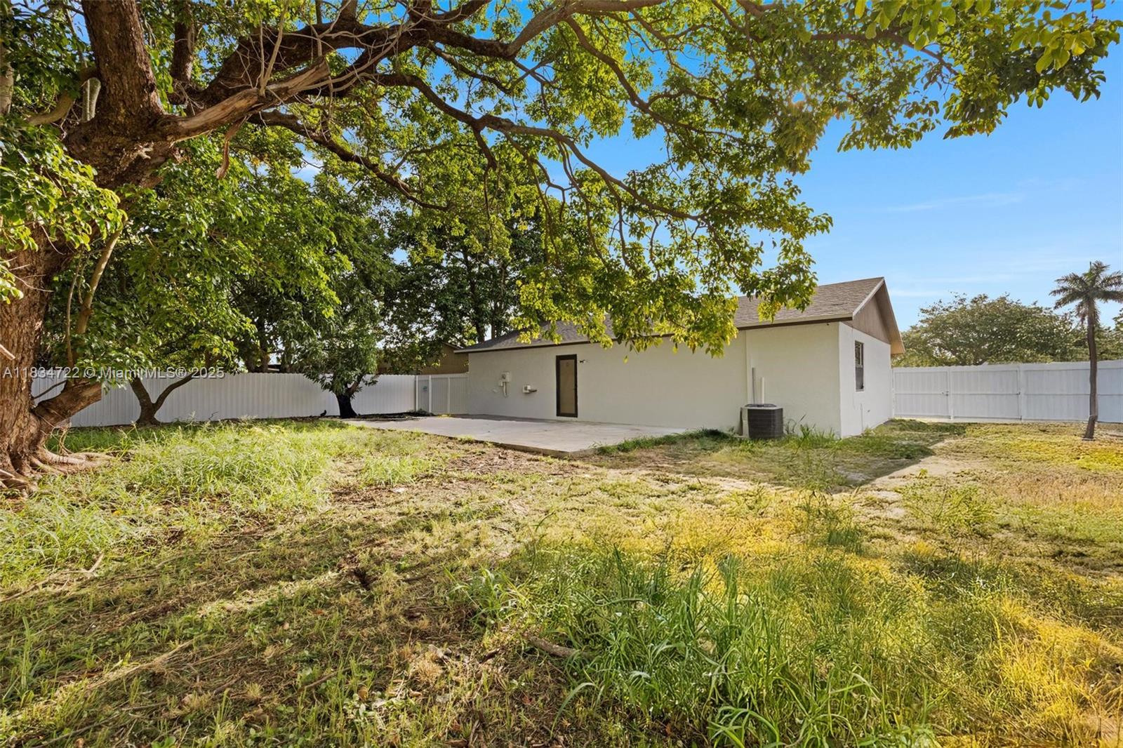 AVOCADO VILLAS - Residential