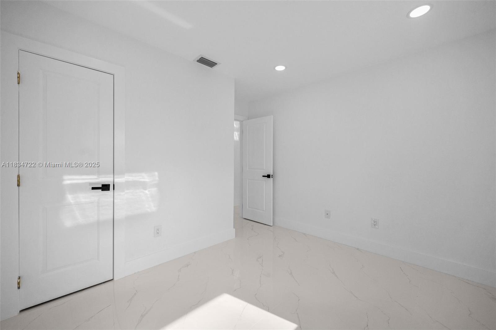 AVOCADO VILLAS - Residential