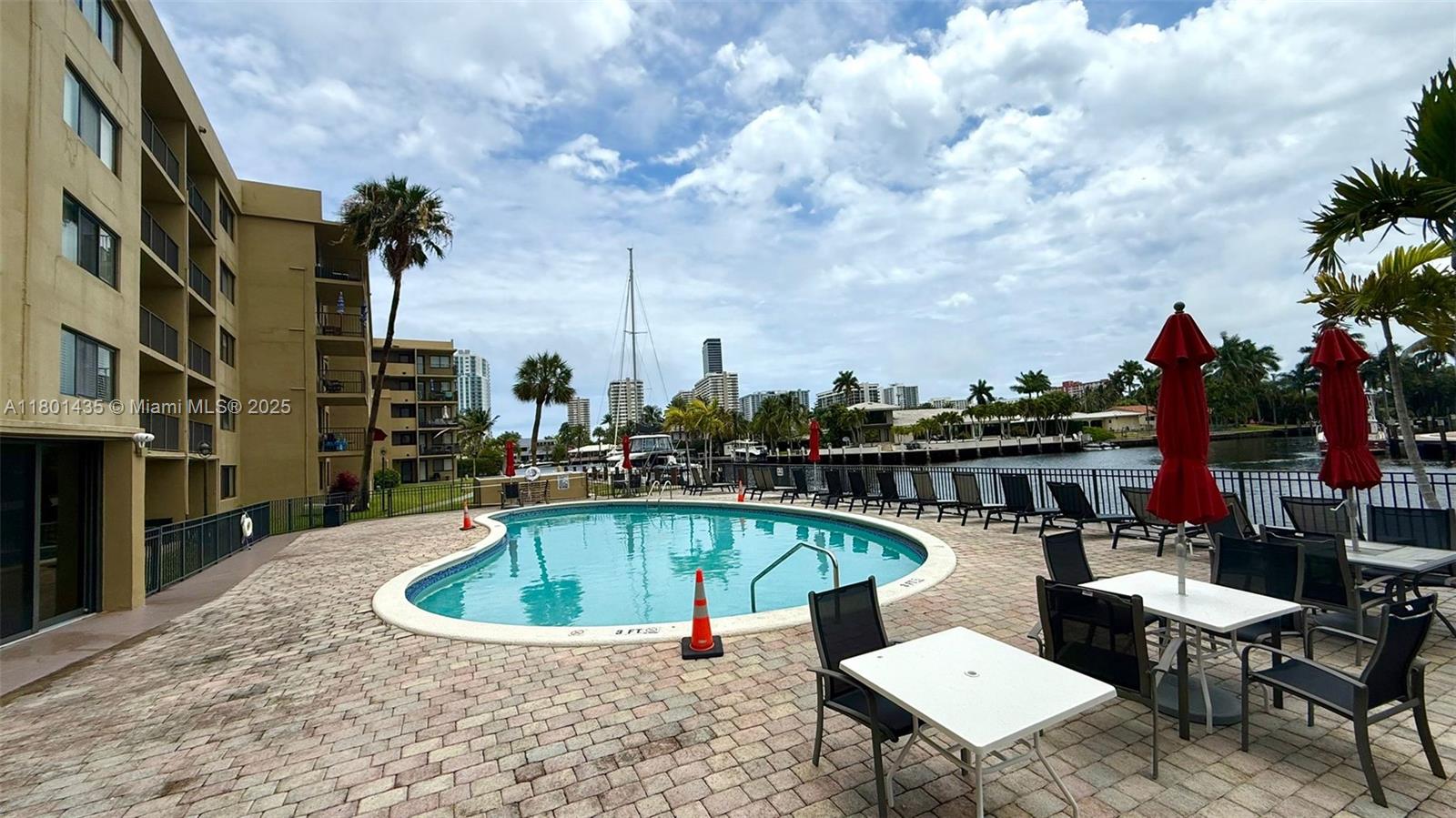 YACHT CLUB CONDO (THE) - Residential