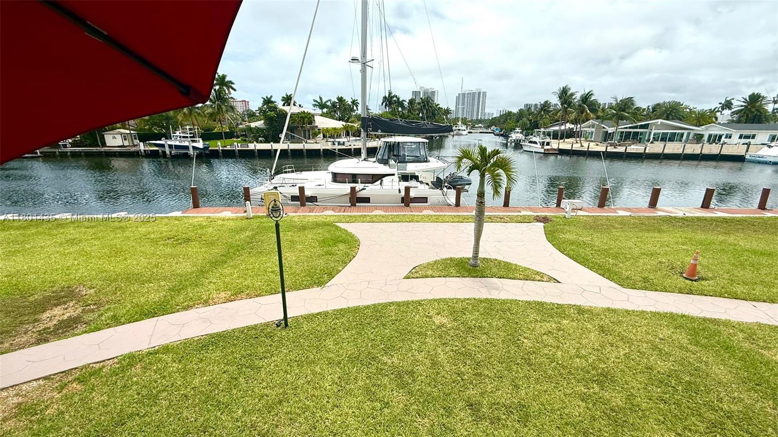 YACHT CLUB CONDO (THE) - Residential