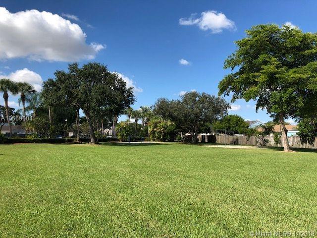 DEERWOOD VILLAS SEC 1 - Residential