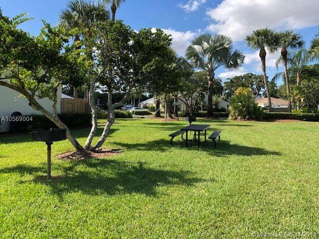 DEERWOOD VILLAS SEC 1 - Residential