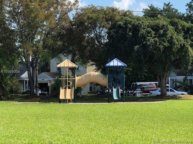 DEERWOOD VILLAS SEC 1 - Residential