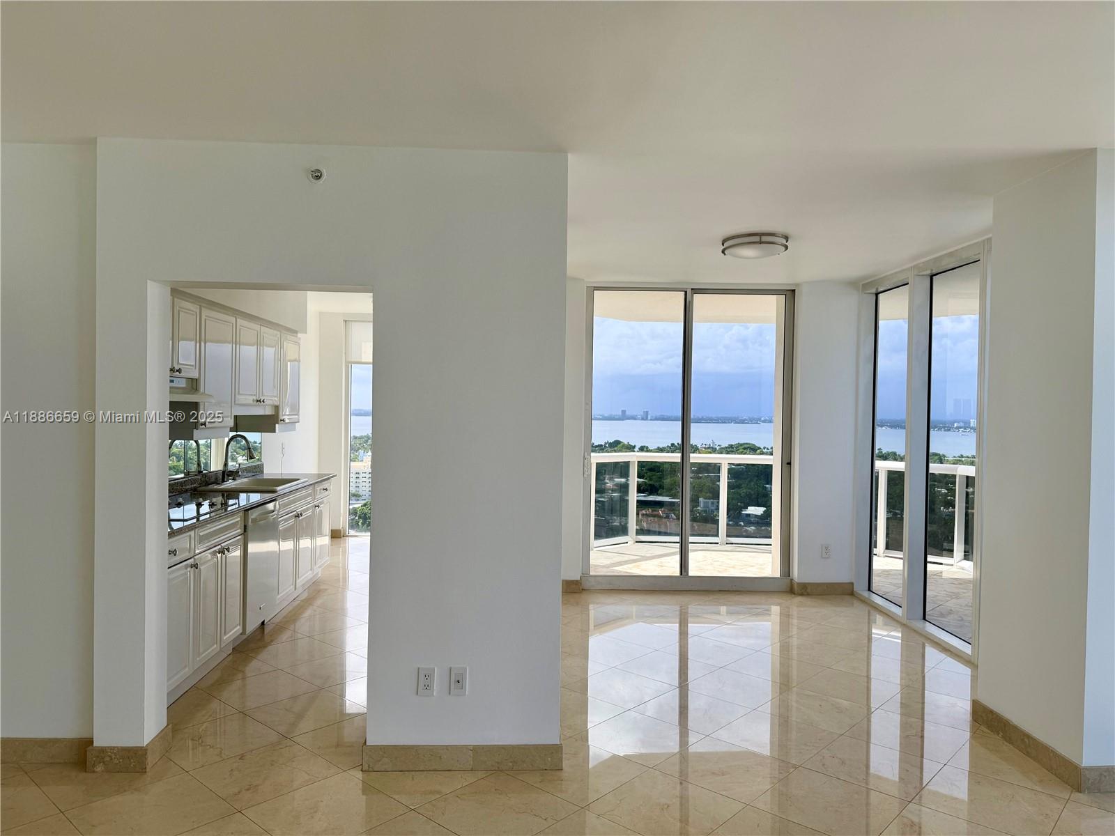 4775 Collins Ave 2507