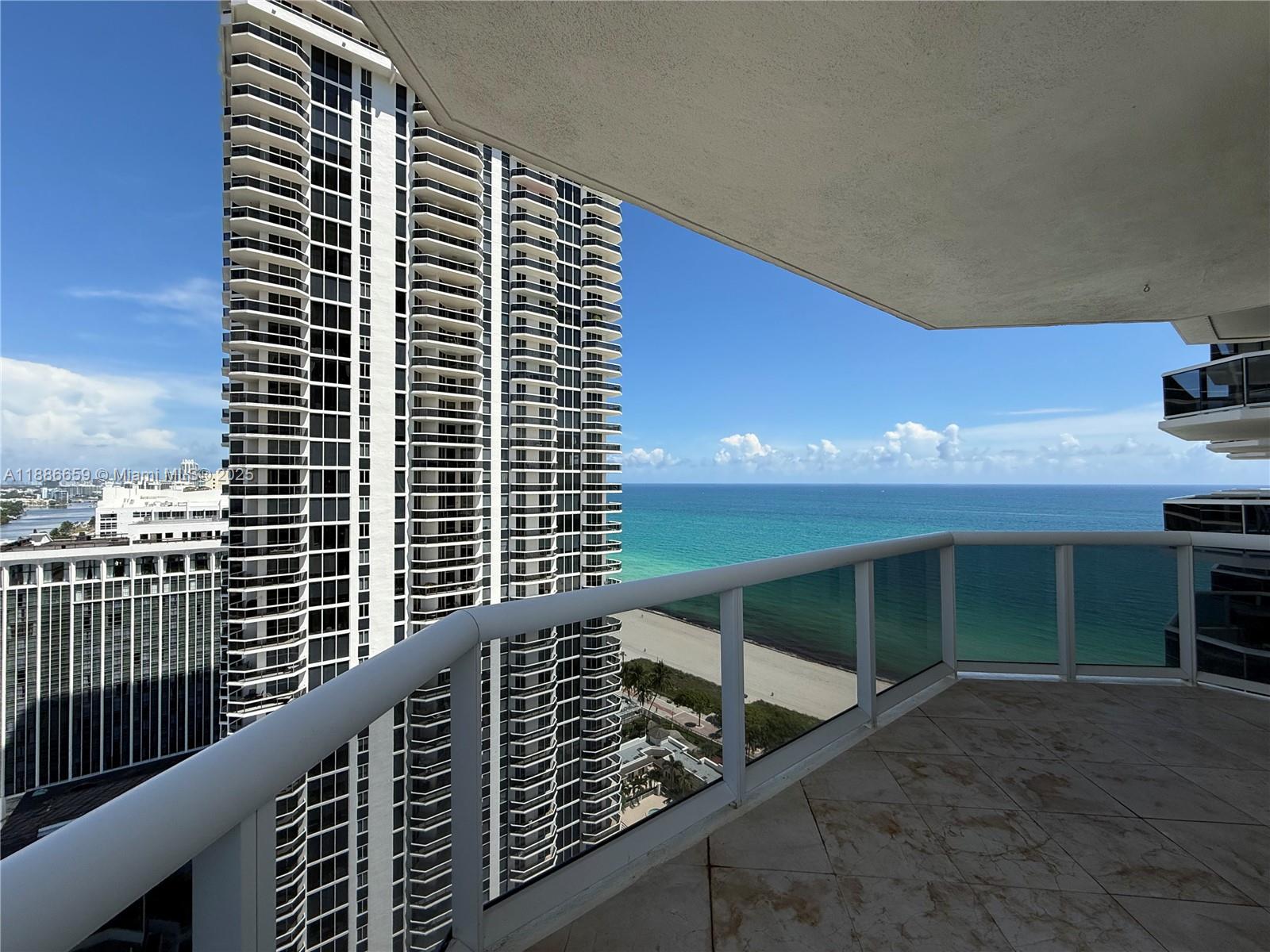 4775 Collins Ave 2507