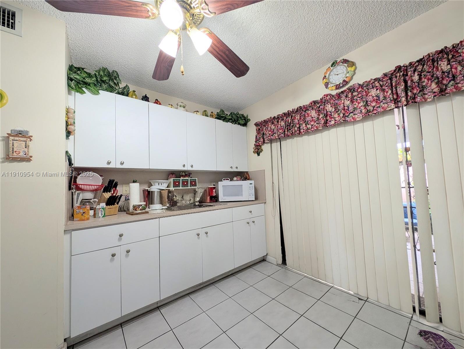 EL PRADO XI CONDO - Residential